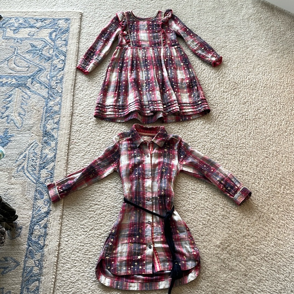 TWIN GIRLS plaid metallic dresses. Red, blue and gold.